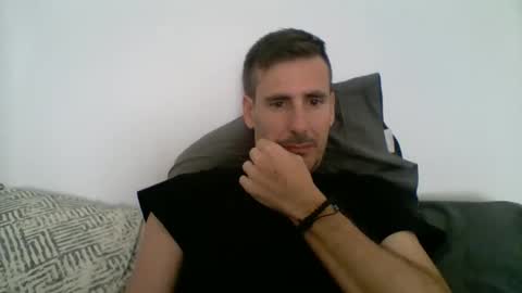 Snapshot of iyoperro chatting on 10/19/25, 12:17 Casandro online show from 10/19/25, 12:17