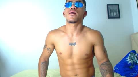 izaack online show from 12/23/25, 06:00