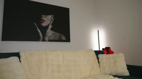 Snapshot of izy_bellee chatting on 02/19/26, 08:16 izy bellee online show from 02/19/26, 08:16