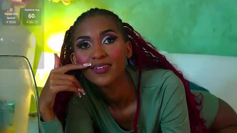 Snapshot of izzie_sugar chatting on 09/26/25, 07:18 Sugar Babe online show from 09/26/25, 07:18