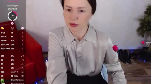 Queen of nylon  Victoria online show from 12/18/25, 05:24