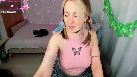 Snapshot of izzyholly chatting on 04/14/26, 01:06 K A T E I have great pvt hot shows with dildos shows in pantyhose I love to squirt fabulously online show from 04/14/26, 01:06