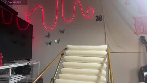 Snapshot of izzyishottttt chatting on 09/12/25, 02:11 izzyishottttt online show from 09/12/25, 02:11