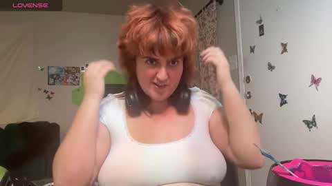 Snapshot of izzyishottttt chatting on 10/20/25, 08:26 izzyishottttt online show from 10/20/25, 08:26