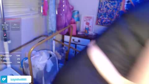 Snapshot of izzyishottttt chatting on 02/20/26, 01:13 izzyishottttt online show from 02/20/26, 01:13