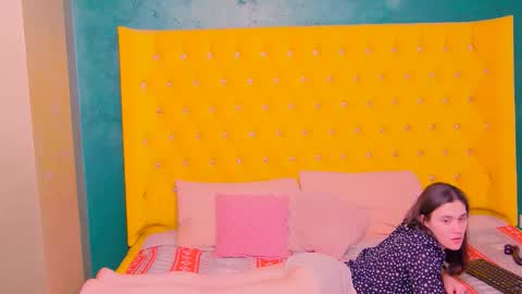 Snapshot of izzymonroey chatting on 01/18/26, 01:04 izzymonroey online show from 01/18/26, 01:04