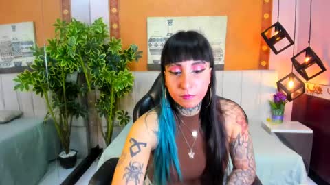 Snapshot of izzymoon_ chatting on 05/28/26, 01:30 izzymoon_ online show from 05/28/26, 01:30