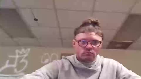 Snapshot of j3usix chatting on 01/09/26, 02:58 wonderbread online show from 01/09/26, 02:58