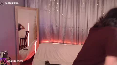 Snapshot of j_a_x_x_x_o_n chatting on 05/11/26, 12:22 Hey im Jaxxxon check my info online show from 05/11/26, 12:22
