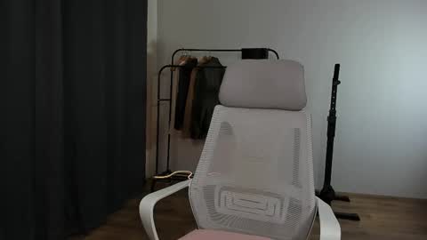 Snapshot of j_akira13 chatting on 02/14/25, 08:26 Danny online show from 02/14/25, 08:26