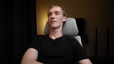 Snapshot of j_akira13 chatting on 09/10/25, 06:19 Danny online show from 09/10/25, 06:19