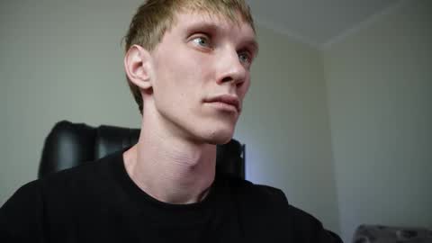 Snapshot of j_akira13 chatting on 10/19/25, 08:04 Danny online show from 10/19/25, 08:04