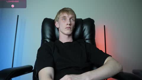 Snapshot of j_akira13 chatting on 10/26/25, 09:37 Danny online show from 10/26/25, 09:37