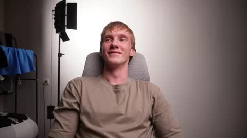 Snapshot of j_akira13 chatting on 11/11/25, 05:46 Danny online show from 11/11/25, 05:46