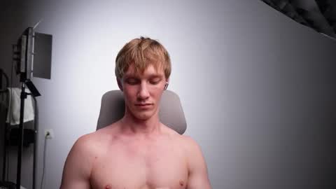 Snapshot of j_akira13 chatting on 11/18/25, 06:34 Danny online show from 11/18/25, 06:34