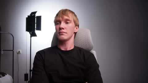 Snapshot of j_akira13 chatting on 11/19/25, 07:08 Danny online show from 11/19/25, 07:08