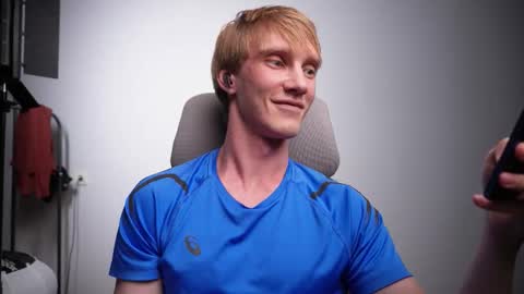 Snapshot of j_akira13 chatting on 11/21/25, 07:01 Danny online show from 11/21/25, 07:01