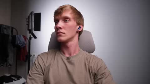 Snapshot of j_akira13 chatting on 11/22/25, 04:17 Danny online show from 11/22/25, 04:17