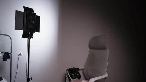 Snapshot of j_akira13 chatting on 11/24/25, 07:35 Danny online show from 11/24/25, 07:35