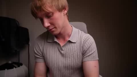 Snapshot of j_akira13 chatting on 12/19/25, 08:32 Danny online show from 12/19/25, 08:32