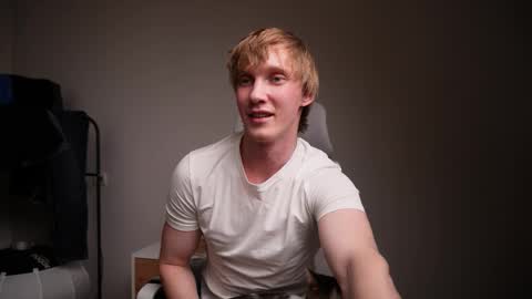 Snapshot of j_akira13 chatting on 01/08/26, 06:32 Danny online show from 01/08/26, 06:32