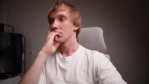 Snapshot of j_akira13 chatting on 01/10/26, 08:32 Danny online show from 01/10/26, 08:32