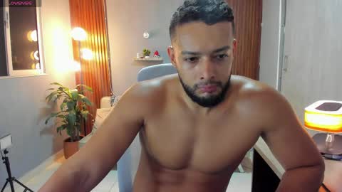 Snapshot of j_calix chatting on 05/12/26, 12:30 Calix Independient model Insta and twt Calixsnake online show from 05/12/26, 12:30