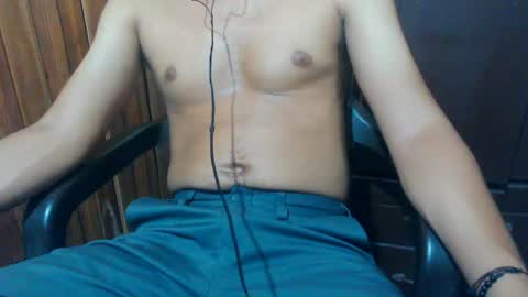 Snapshot of j_castello chatting on 05/27/26, 04:31 J online show from 05/27/26, 04:31