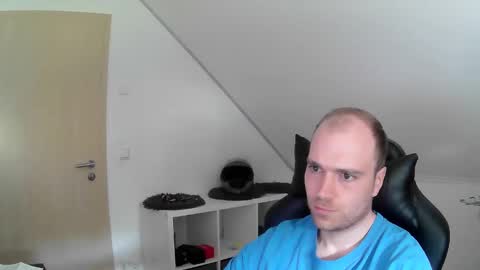 here4y online show from 04/25/26, 07:44