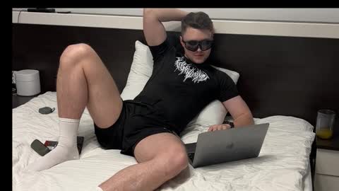 Snapshot of j_lyle_x chatting on 11/14/25, 08:40 j_lyle_x online show from 11/14/25, 08:40