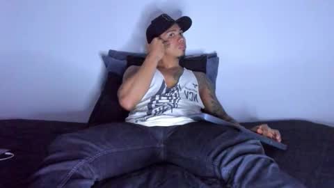 Snapshot of j_musiry chatting on 12/17/25, 04:07 i am juan musiry independent model online show from 12/17/25, 04:07