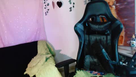 Snapshot of jaadee18 chatting on 04/12/26, 01:32 jade 18 online show from 04/12/26, 01:32