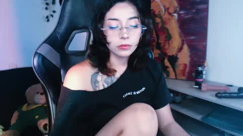 Snapshot of jaadee18 chatting on 05/12/26, 06:10 jade 18 online show from 05/12/26, 06:10
