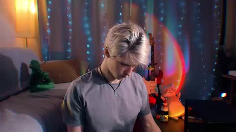 Snapshot of jack_frozt chatting on 12/19/25, 06:42 brestonsweet online show from 12/19/25, 06:42