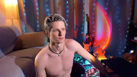 Snapshot of jack_frozt chatting on 12/20/25, 01:12 brestonsweet online show from 12/20/25, 01:12