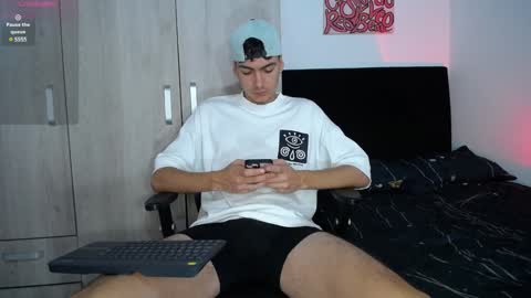 INDEPENDENT MODEL online show from 02/05/25, 11:12