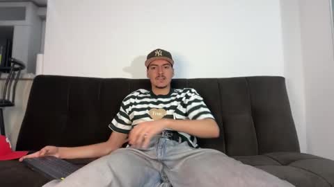 INDEPENDENT MODEL online show from 11/03/25, 05:09