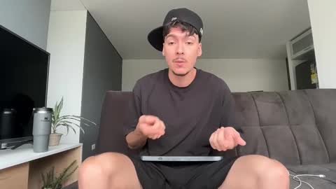 INDEPENDENT MODEL online show from 11/22/25, 03:55