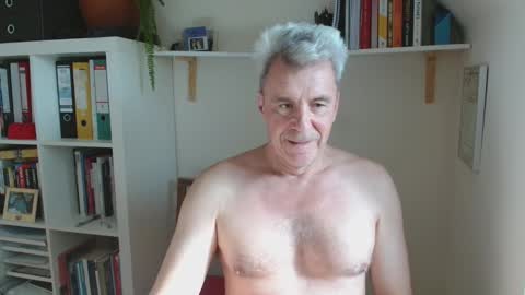 Snapshot of jackblack650 chatting on 10/28/25, 11:47 jackblack650 online show from 10/28/25, 11:47