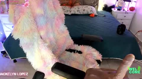 Snapshot of jackelyn_lopezz chatting on 10/28/25, 11:29 Jacky online show from 10/28/25, 11:29