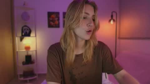 Linda Sofia help me get to 100 thumbs up online show from 10/31/25, 05:08