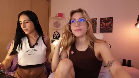 Linda Sofia help me get to 100 thumbs up online show from 11/03/25, 05:42