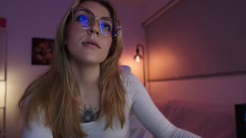 Linda Sofia help me get to 100 thumbs up online show from 11/10/25, 04:00