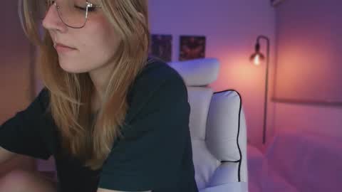 Linda Sofia help me get to 100 thumbs up online show from 11/23/25, 03:50