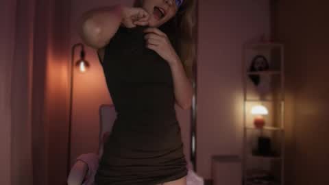 Snapshot of jacky_croft chatting on 02/14/26, 02:41 Linda Sofia help me get to 100 thumbs up online show from 02/14/26, 02:41