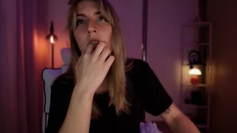 Snapshot of jacky_croft chatting on 03/07/26, 01:13 Linda Sofia help me get to 100 thumbs up online show from 03/07/26, 01:13