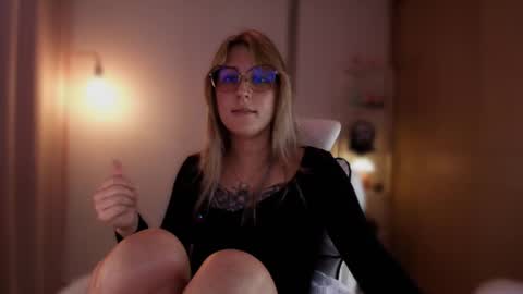 Snapshot of jacky_croft chatting on 06/22/26, 03:25 Linda Sofia help me get to 100 thumbs up online show from 06/22/26, 03:25