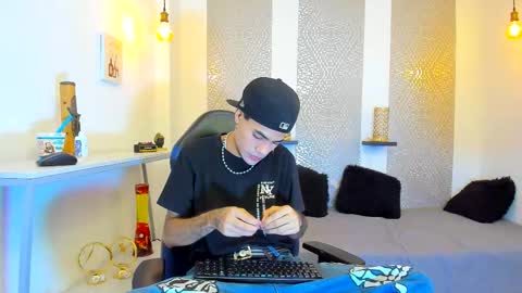 jacob_blackwell online show from 11/18/25, 07:29