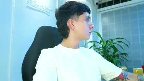 Snapshot of jacobo__parker21 chatting on 06/03/26, 02:14 jacobo parker online show from 06/03/26, 02:14