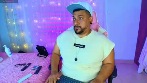 Snapshot of jacoob_woods chatting on 02/28/25, 07:56 daddy sir master bear online show from 02/28/25, 07:56